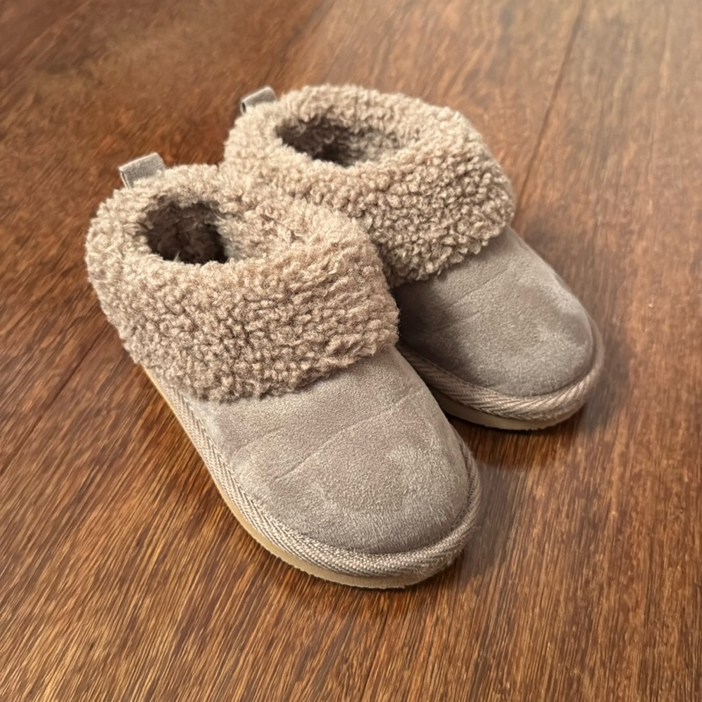 Toddler Old Navy Moccasins size 6